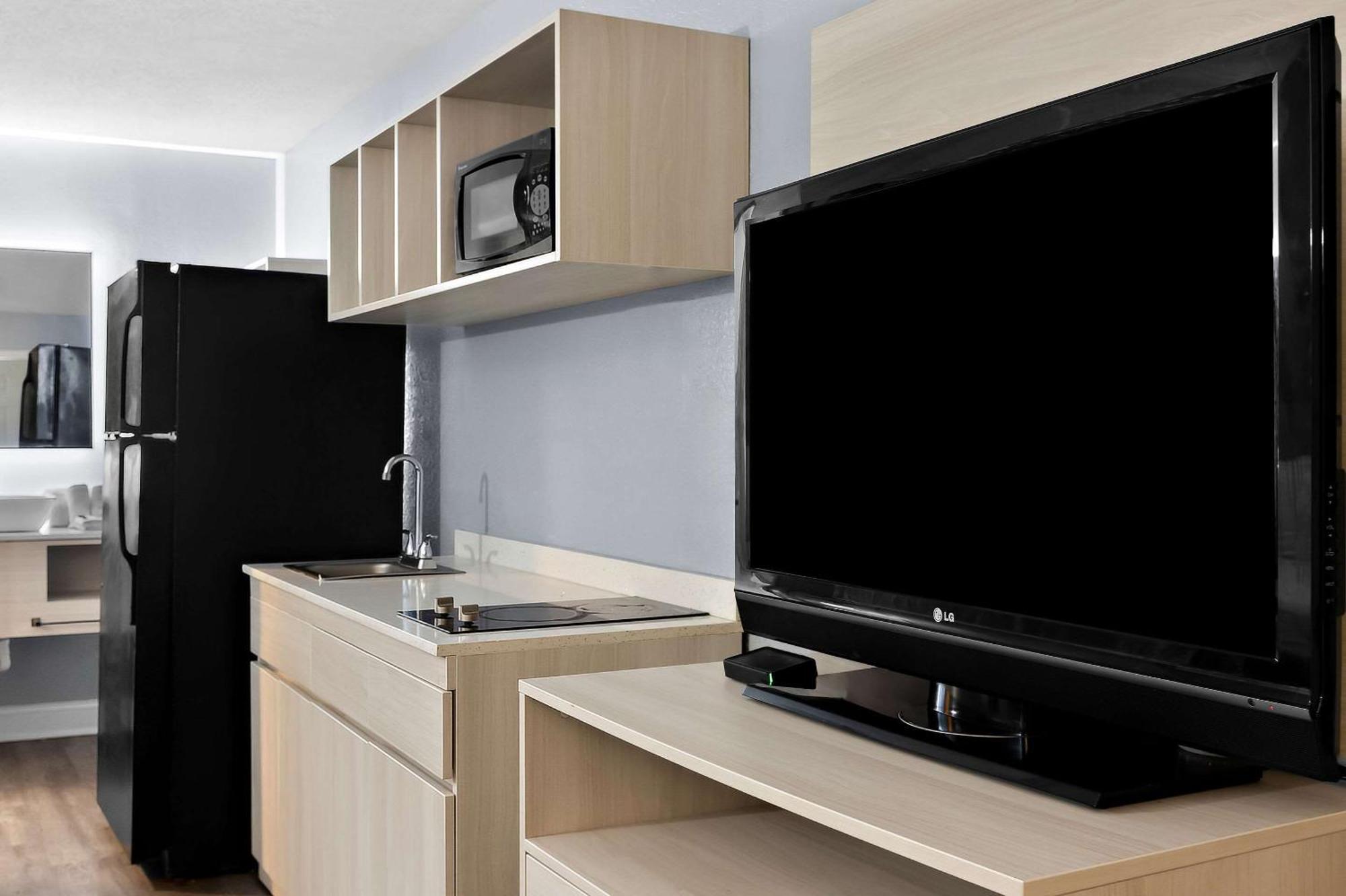 Suburban Studios by Choice Hotels: New Rooms with Kitchens & Premium Amenities Brunswick Exterior photo