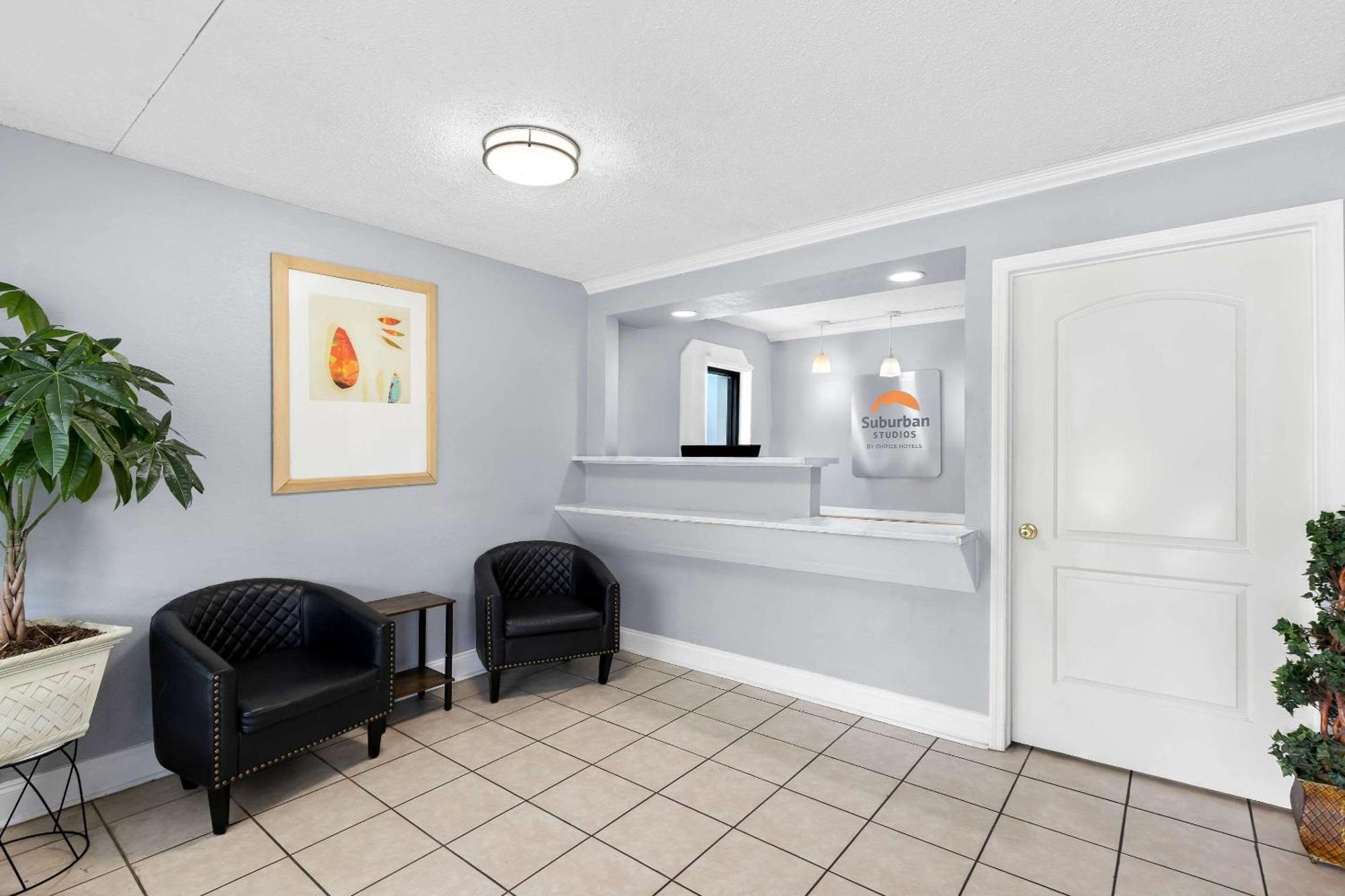 Suburban Studios by Choice Hotels: New Rooms with Kitchens & Premium Amenities Brunswick Exterior photo