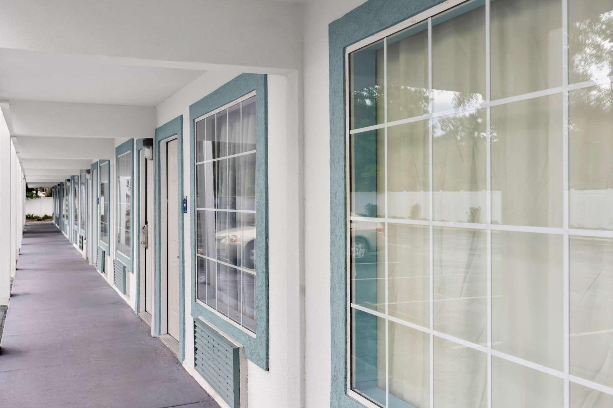 Suburban Studios by Choice Hotels: New Rooms with Kitchens & Premium Amenities Brunswick Exterior photo