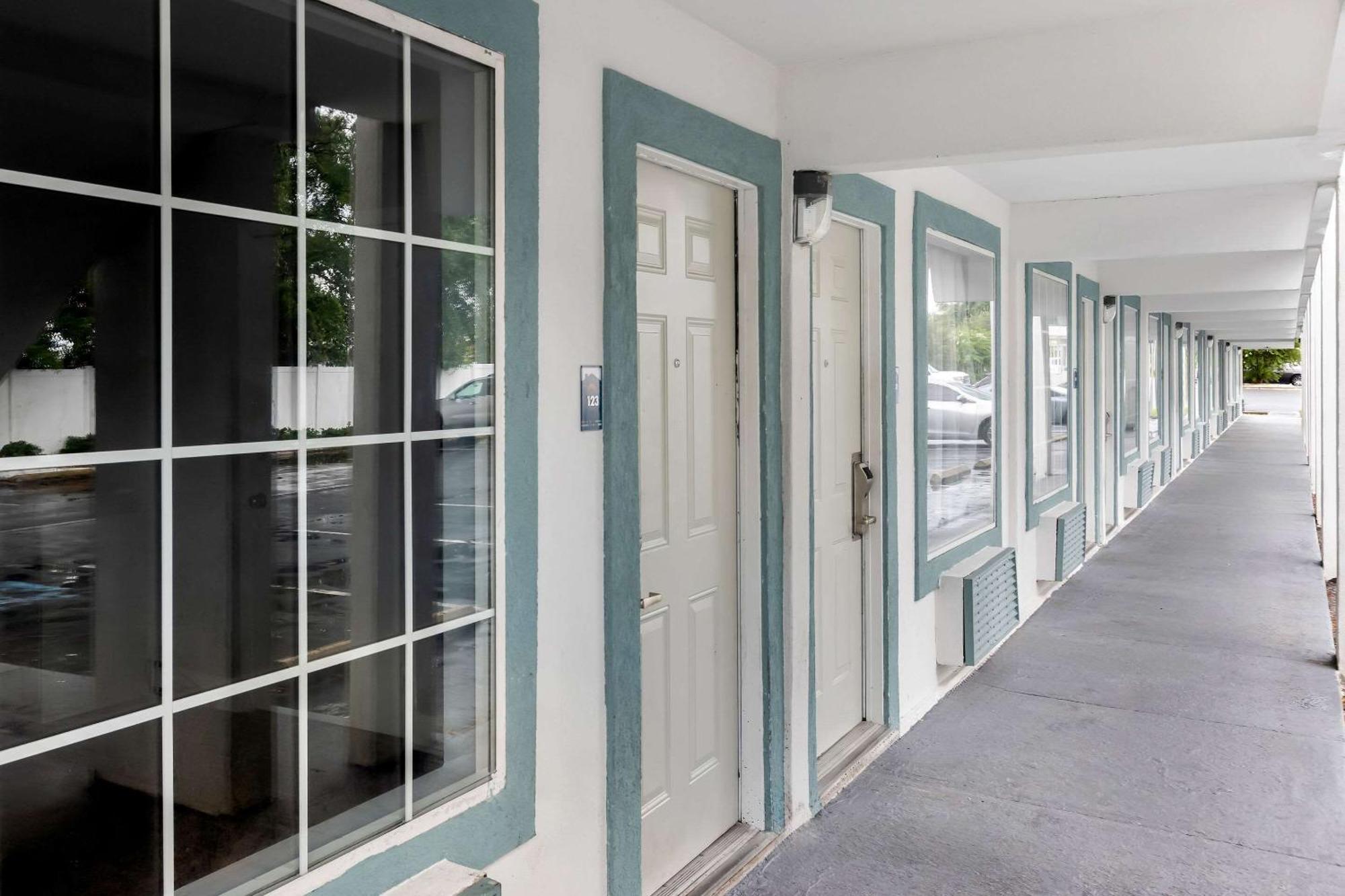Suburban Studios by Choice Hotels: New Rooms with Kitchens & Premium Amenities Brunswick Exterior photo